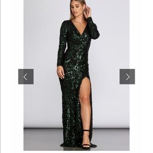 NWT! Windsor green and black gown
